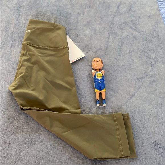 Lululemon Wunder Under HR 1/2 tight *f - Picture 3 of 4